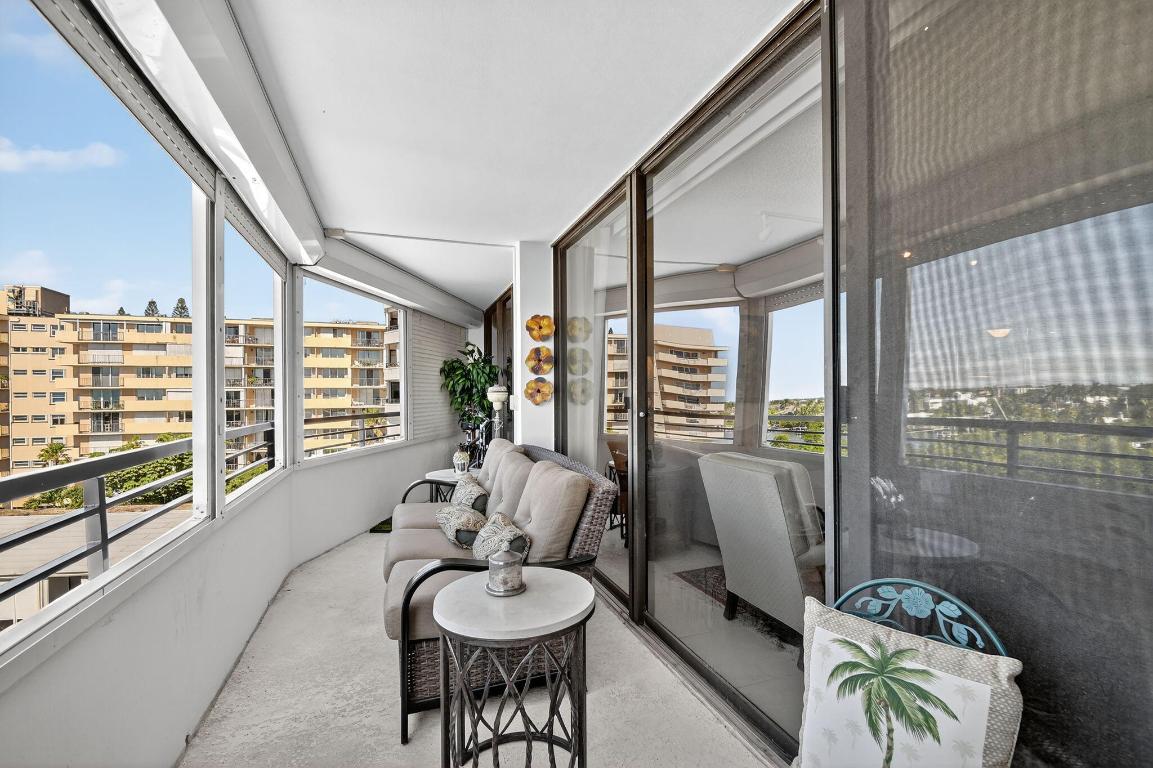 MAYFAIR HOUSE CONDO - Residential