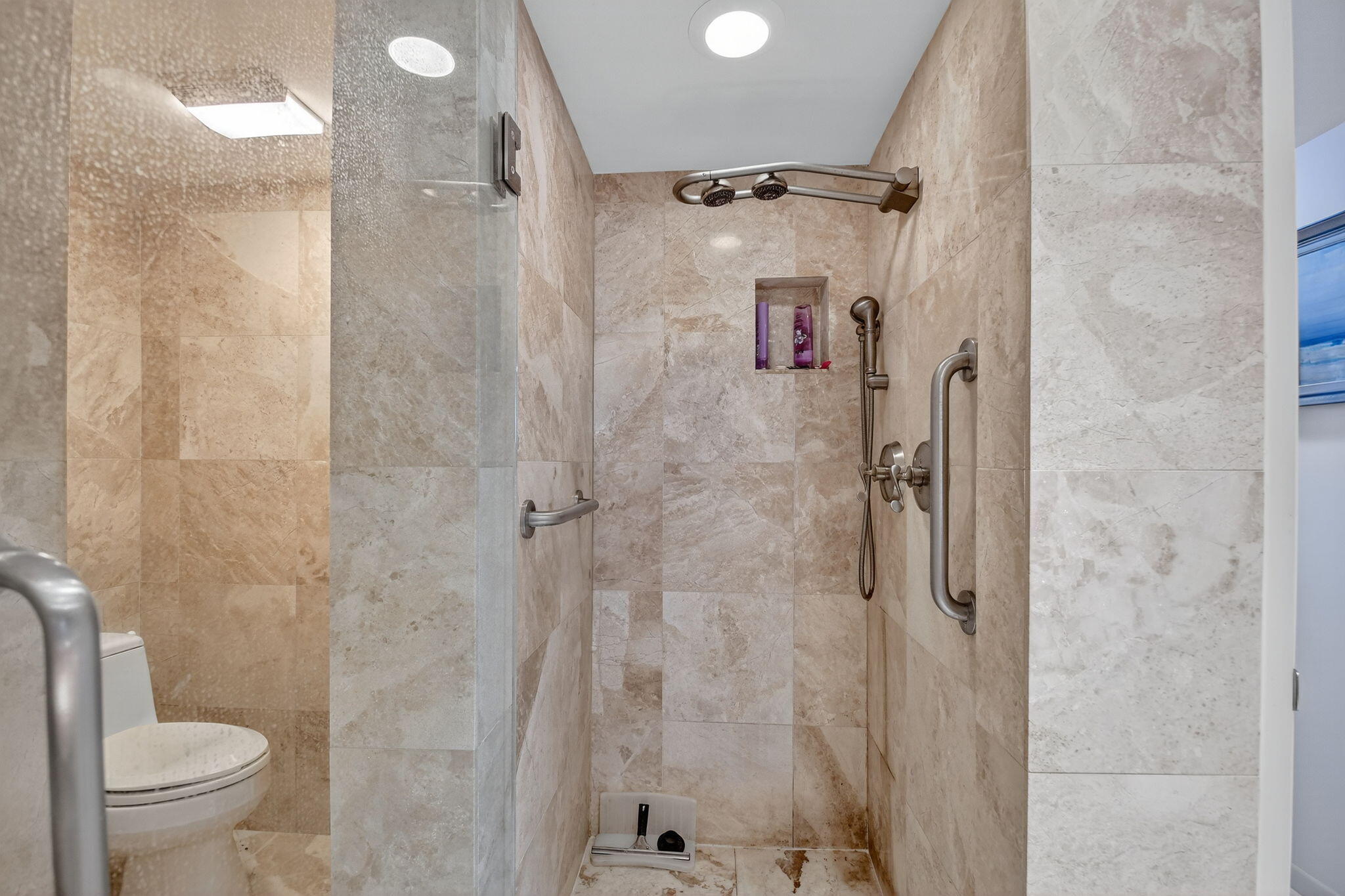 MAYFAIR HOUSE CONDO - Residential