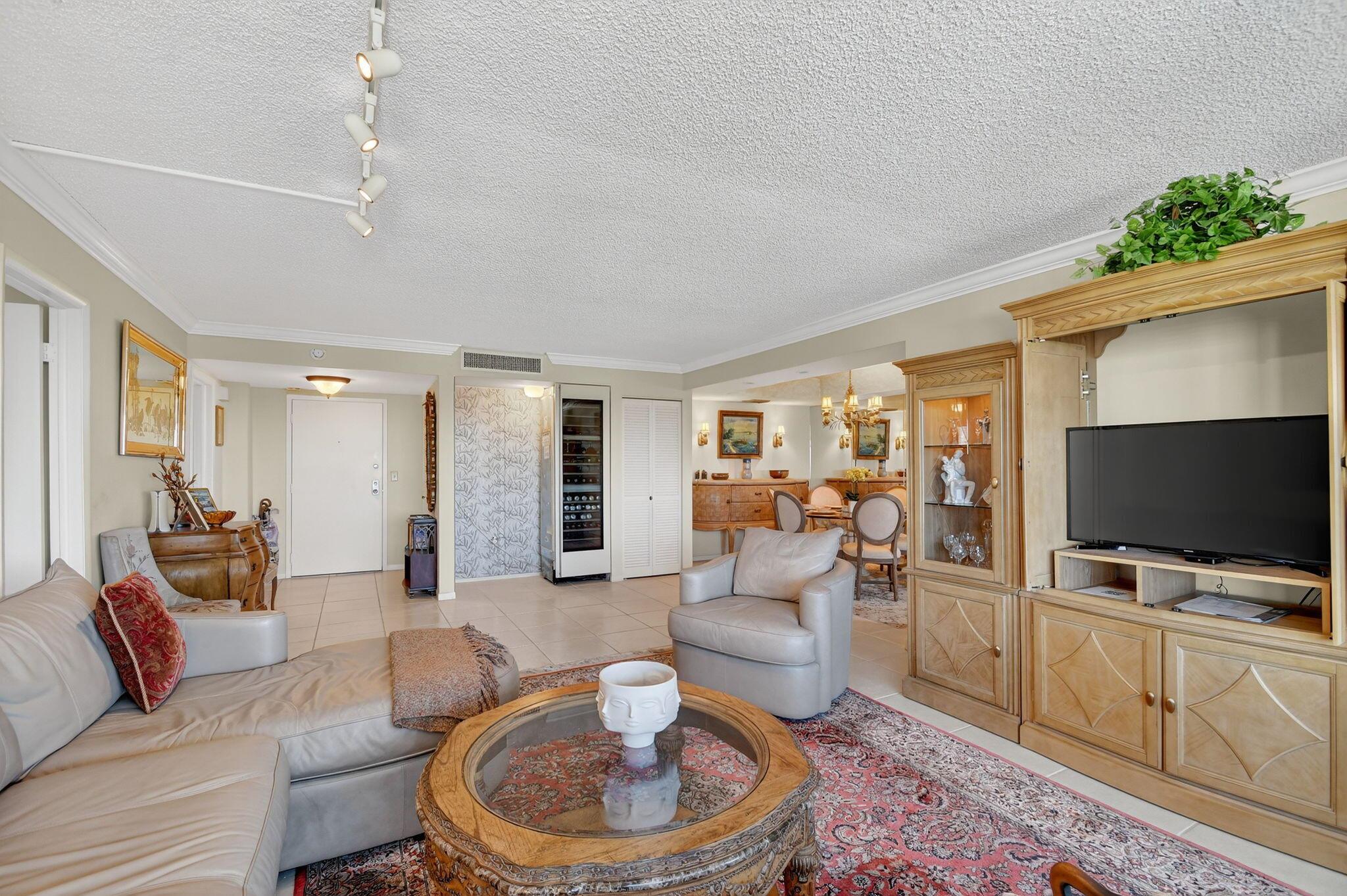 MAYFAIR HOUSE CONDO - Residential