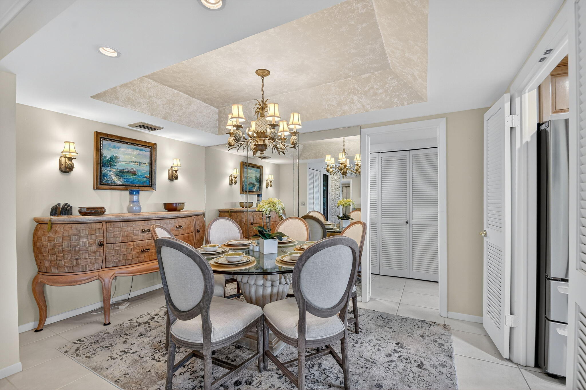 MAYFAIR HOUSE CONDO - Residential