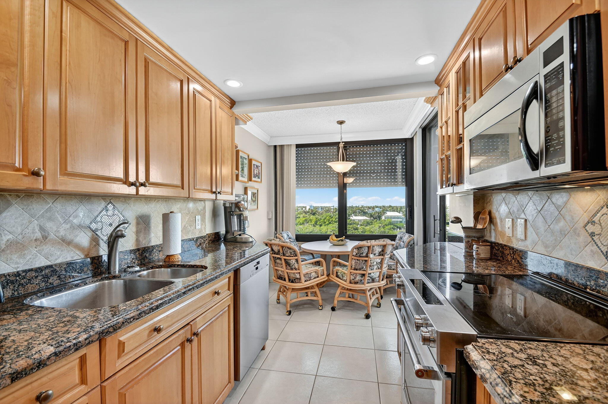 MAYFAIR HOUSE CONDO - Residential