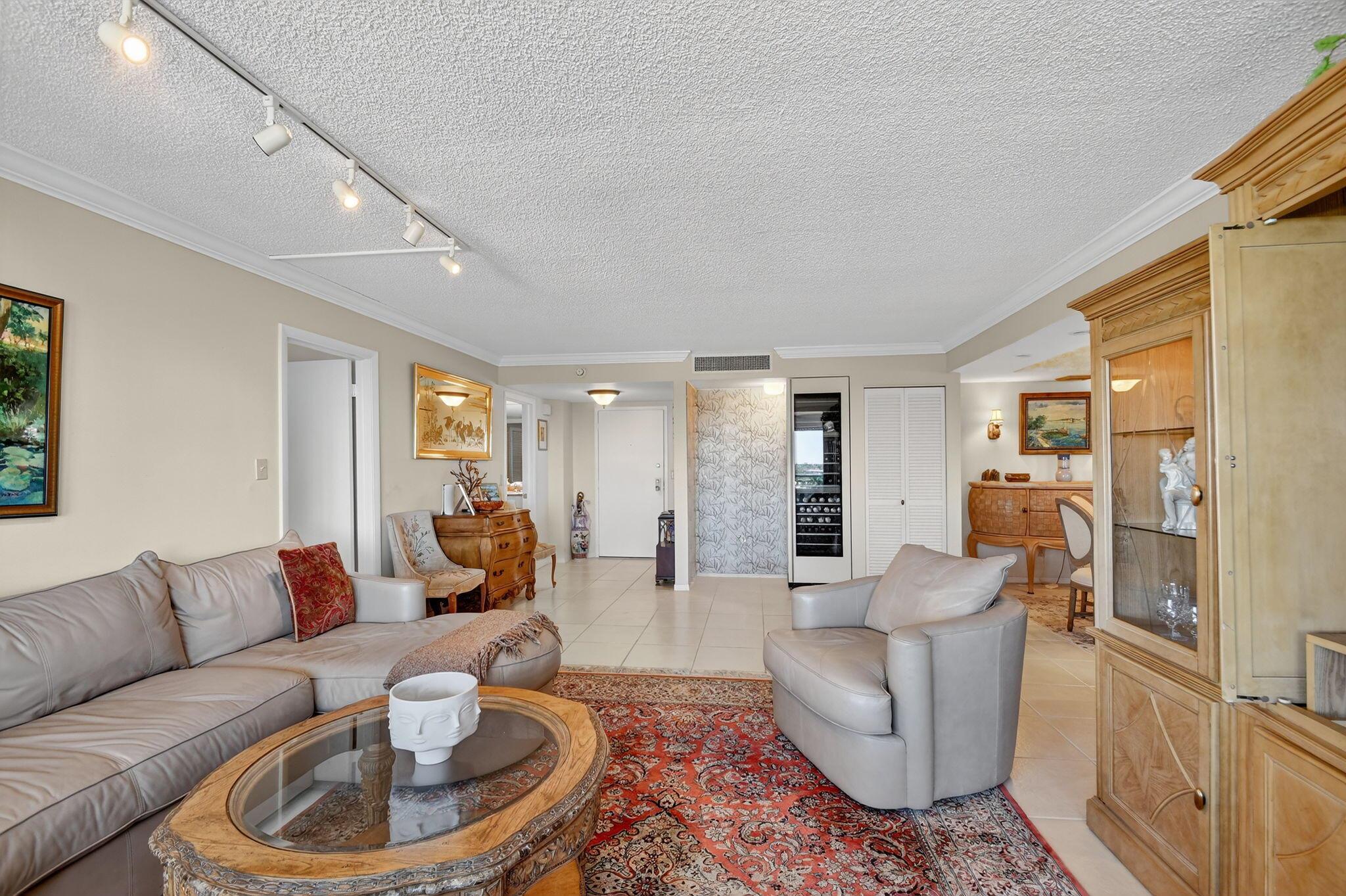 MAYFAIR HOUSE CONDO - Residential