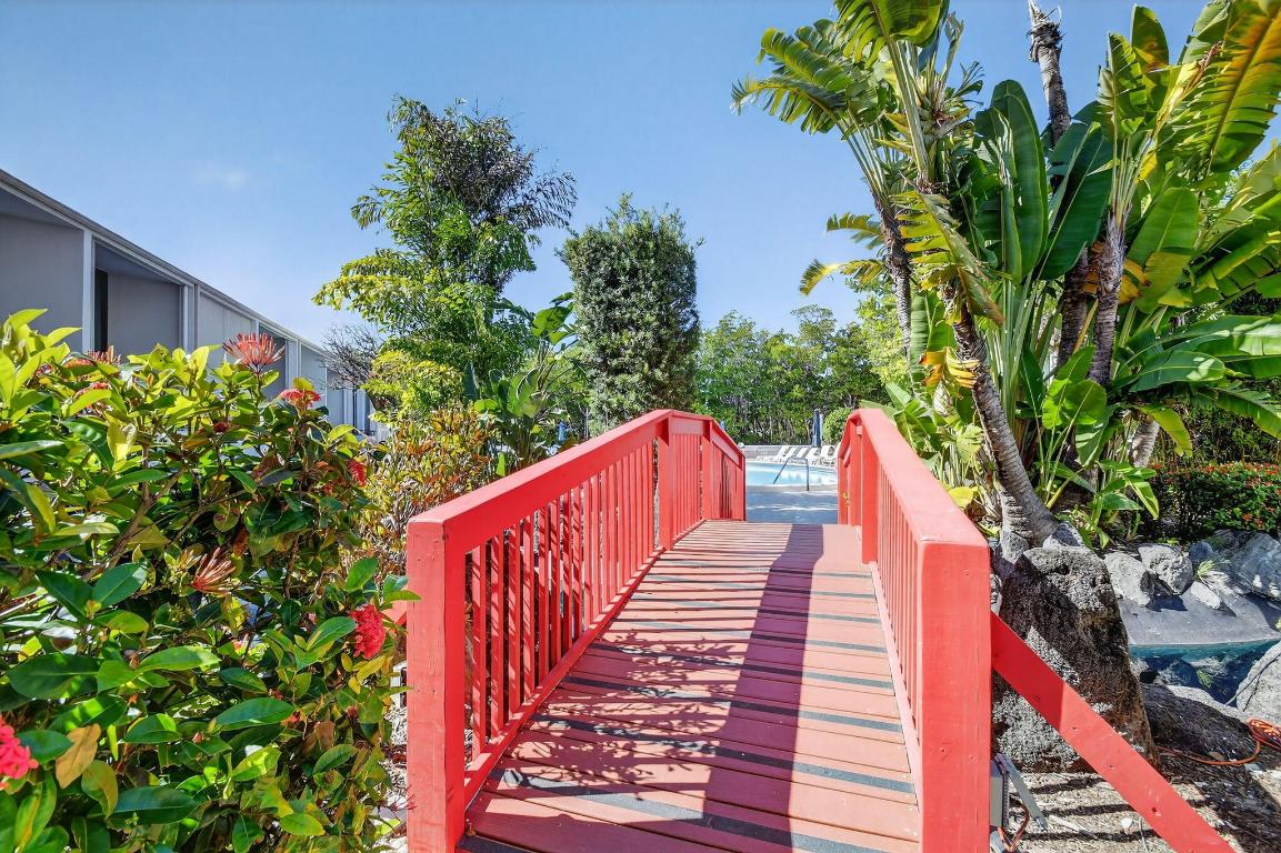 MAYFAIR HOUSE CONDO - Residential