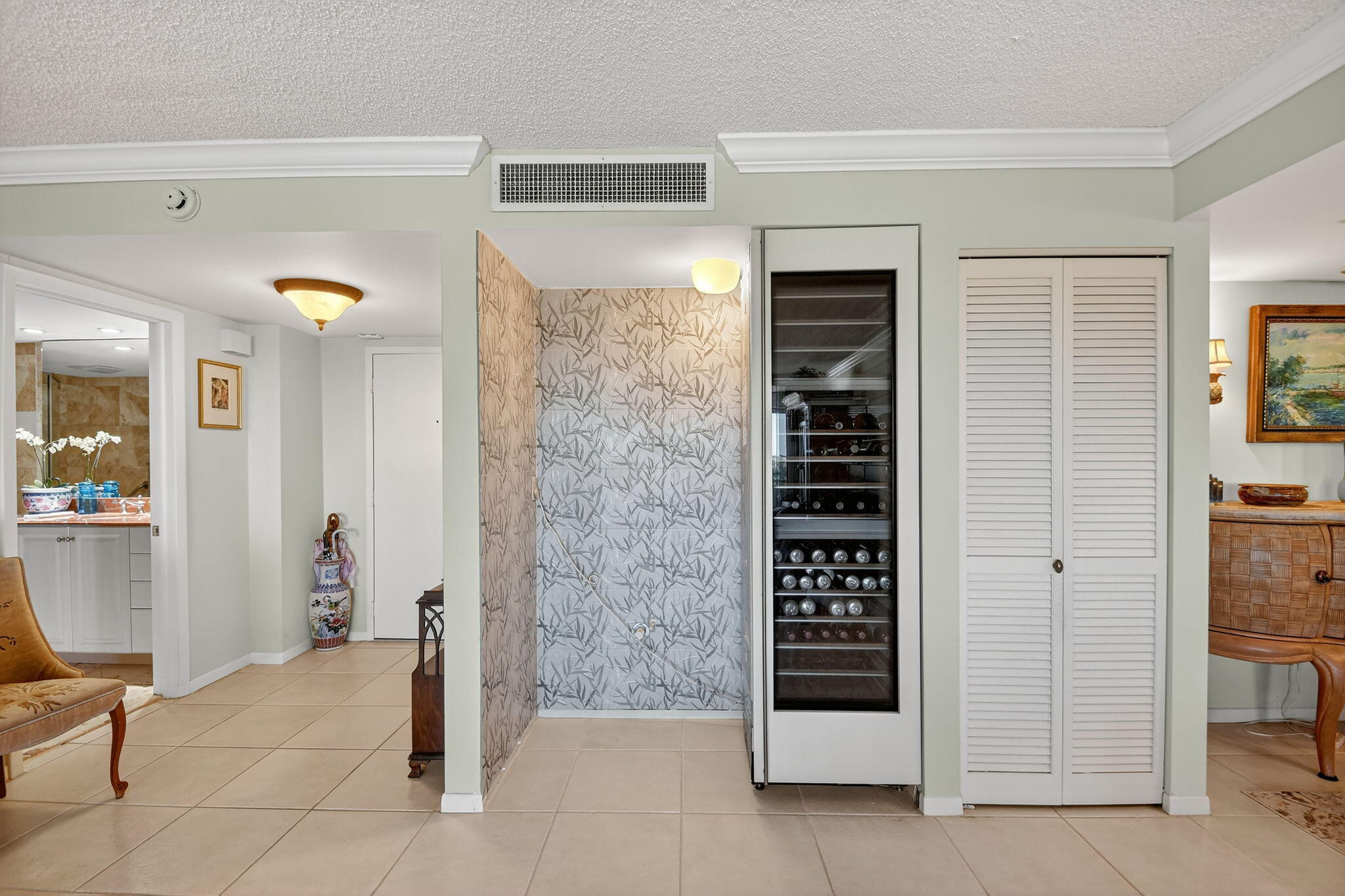 MAYFAIR HOUSE CONDO - Residential