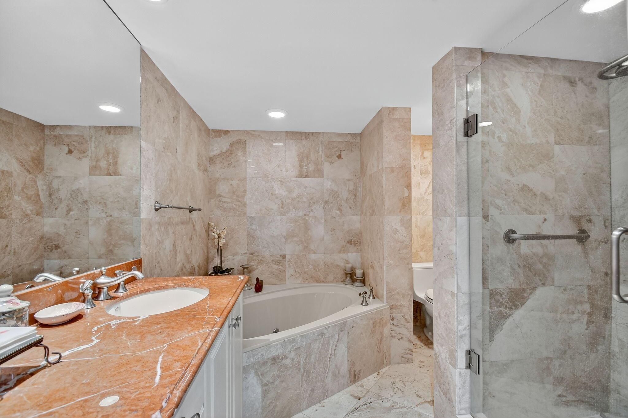 MAYFAIR HOUSE CONDO - Residential