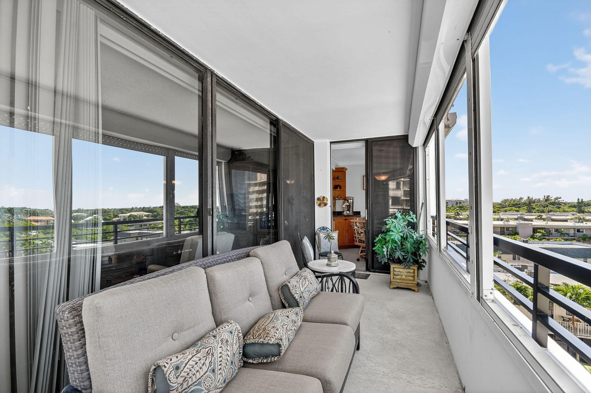 MAYFAIR HOUSE CONDO - Residential