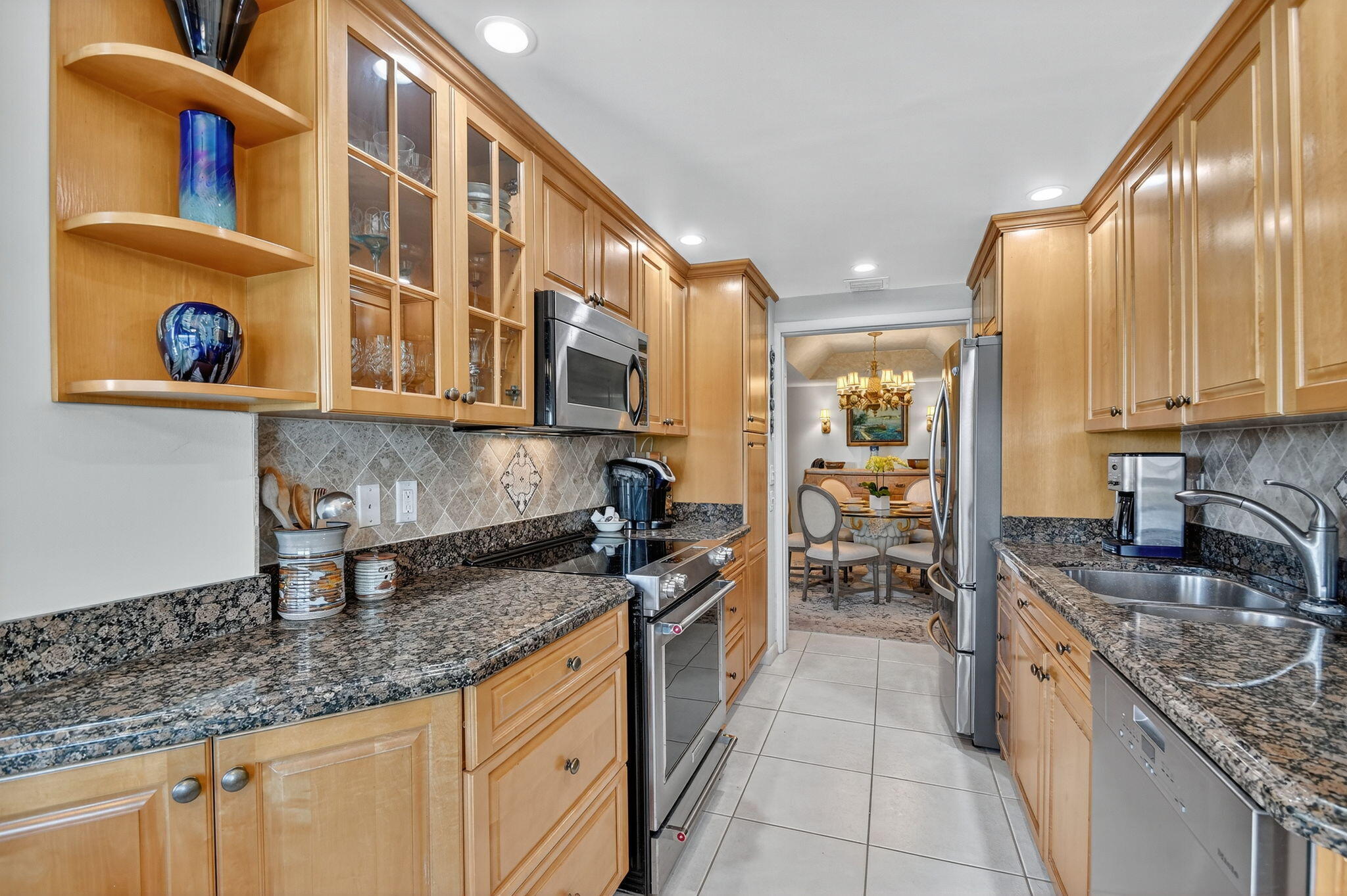 MAYFAIR HOUSE CONDO - Residential