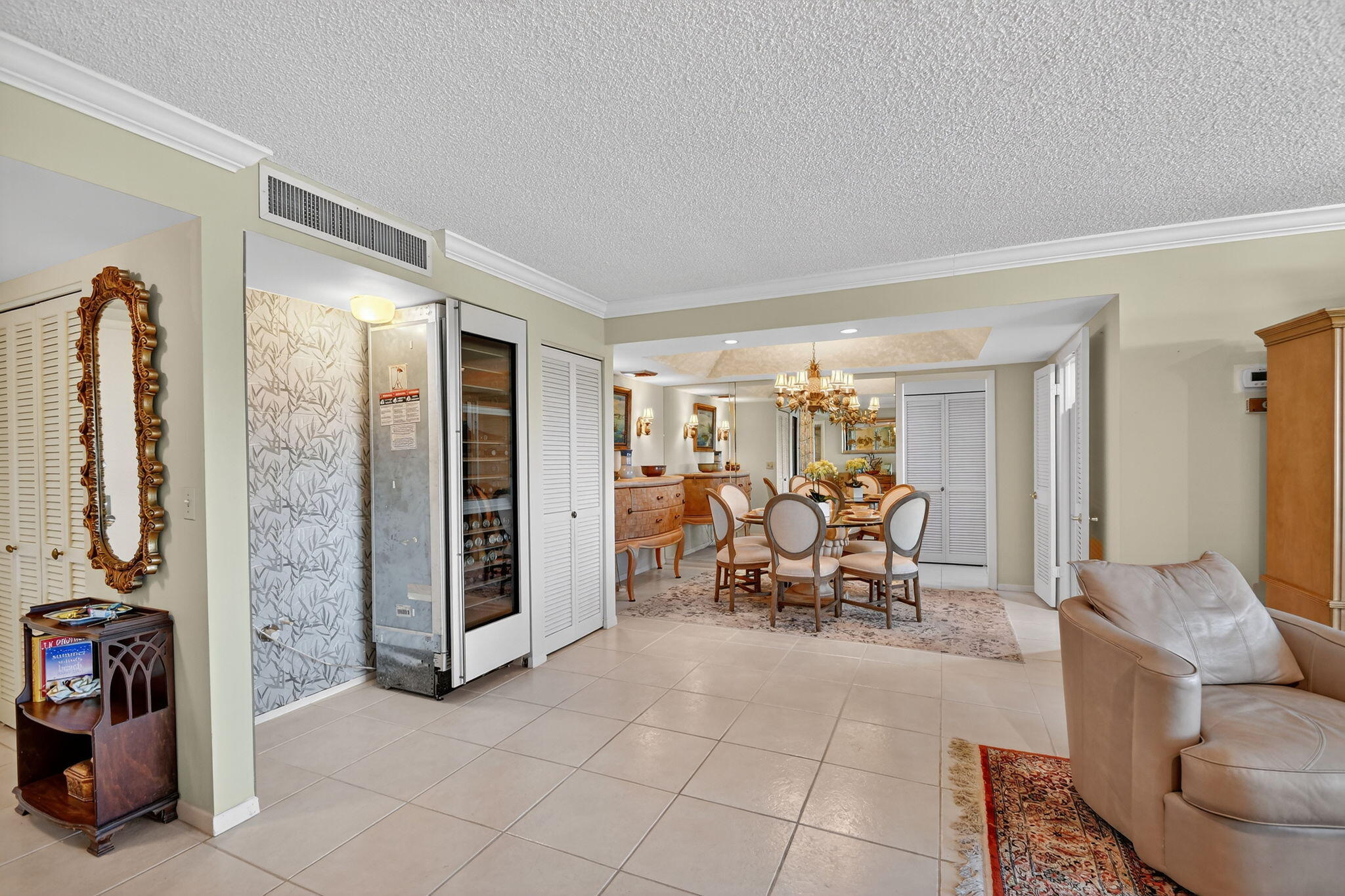 MAYFAIR HOUSE CONDO - Residential