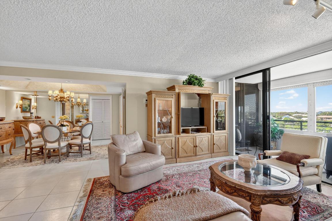 MAYFAIR HOUSE CONDO - Residential