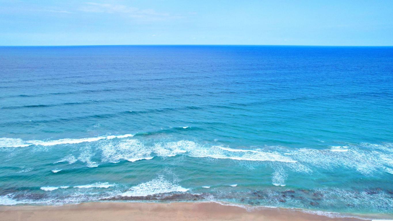 MAYFAIR HOUSE CONDO - Residential