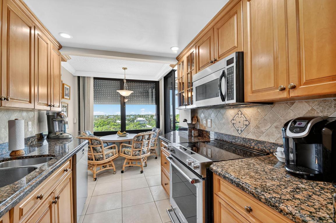 MAYFAIR HOUSE CONDO - Residential