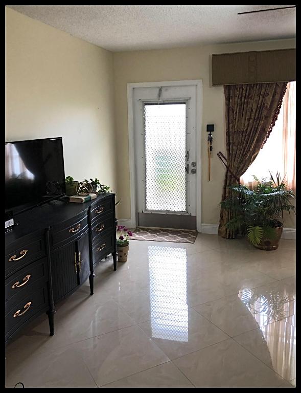 DORSET AT CENTURY VILLAGE CONDO - Residential Lease