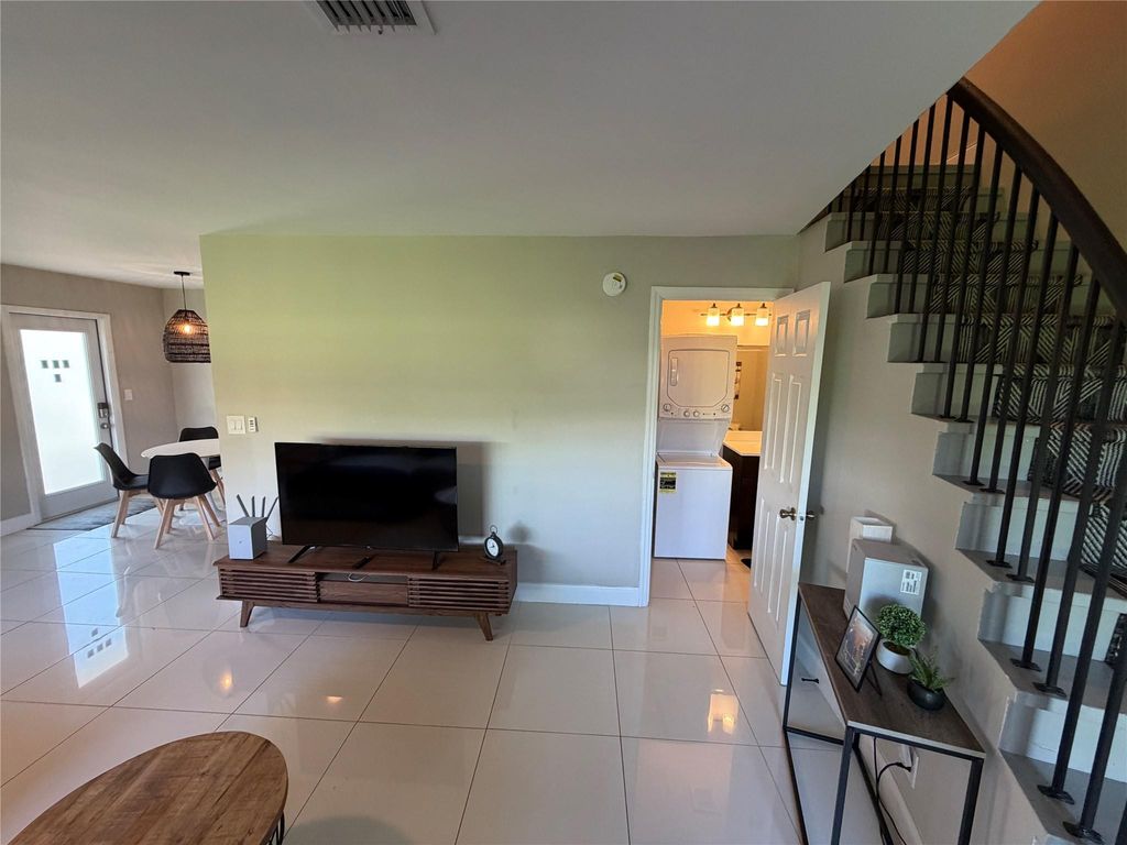 Photo of 608 NE 29th Drive #1, Wilton Manors, FL 33334 (MLS # F10542363)