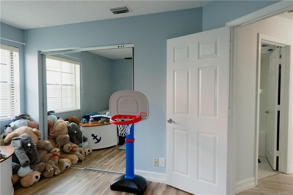 CRYSTAL POINTE 2 - Residential