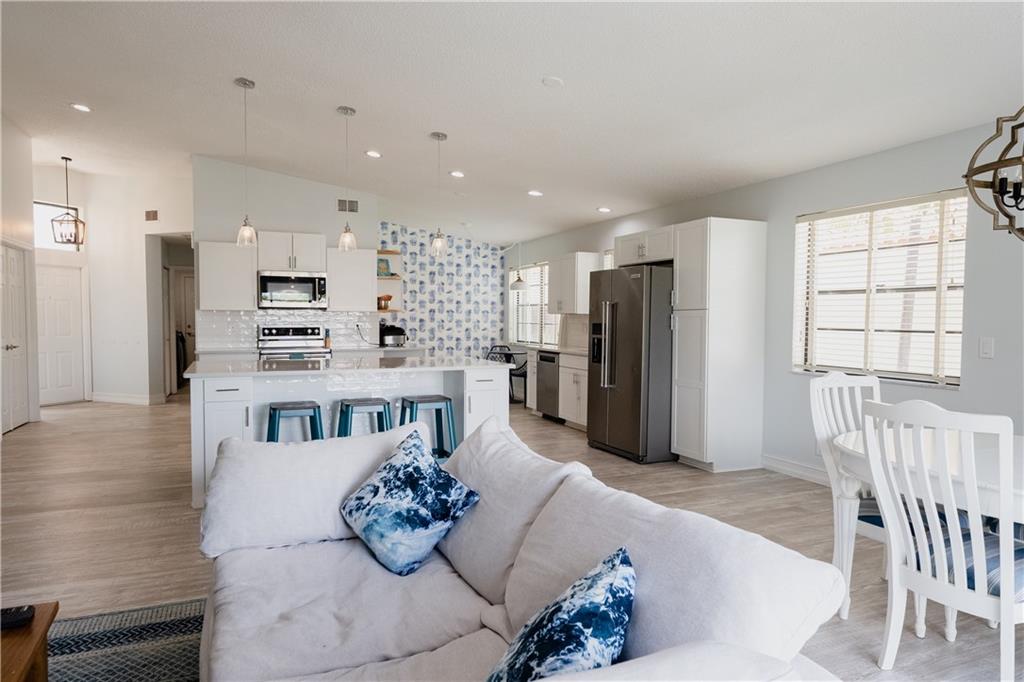 CRYSTAL POINTE 2 - Residential