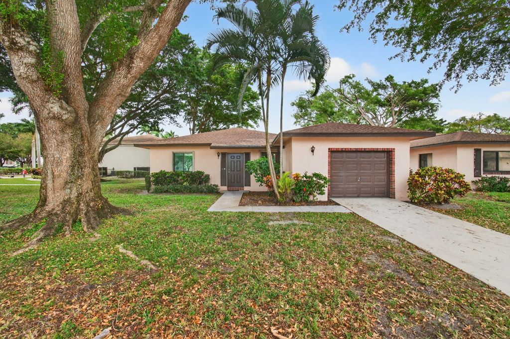 Photo of 14584 Bonaire Boulevard, Delray Beach, FL 33446 (MLS # R11156744)