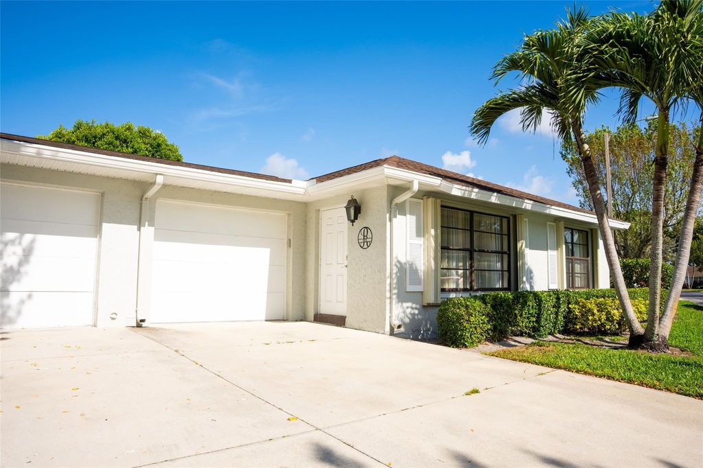 Photo of 9870 Pecan Tree Drive #B, Boynton Beach, FL 33436 (MLS # F10520968)