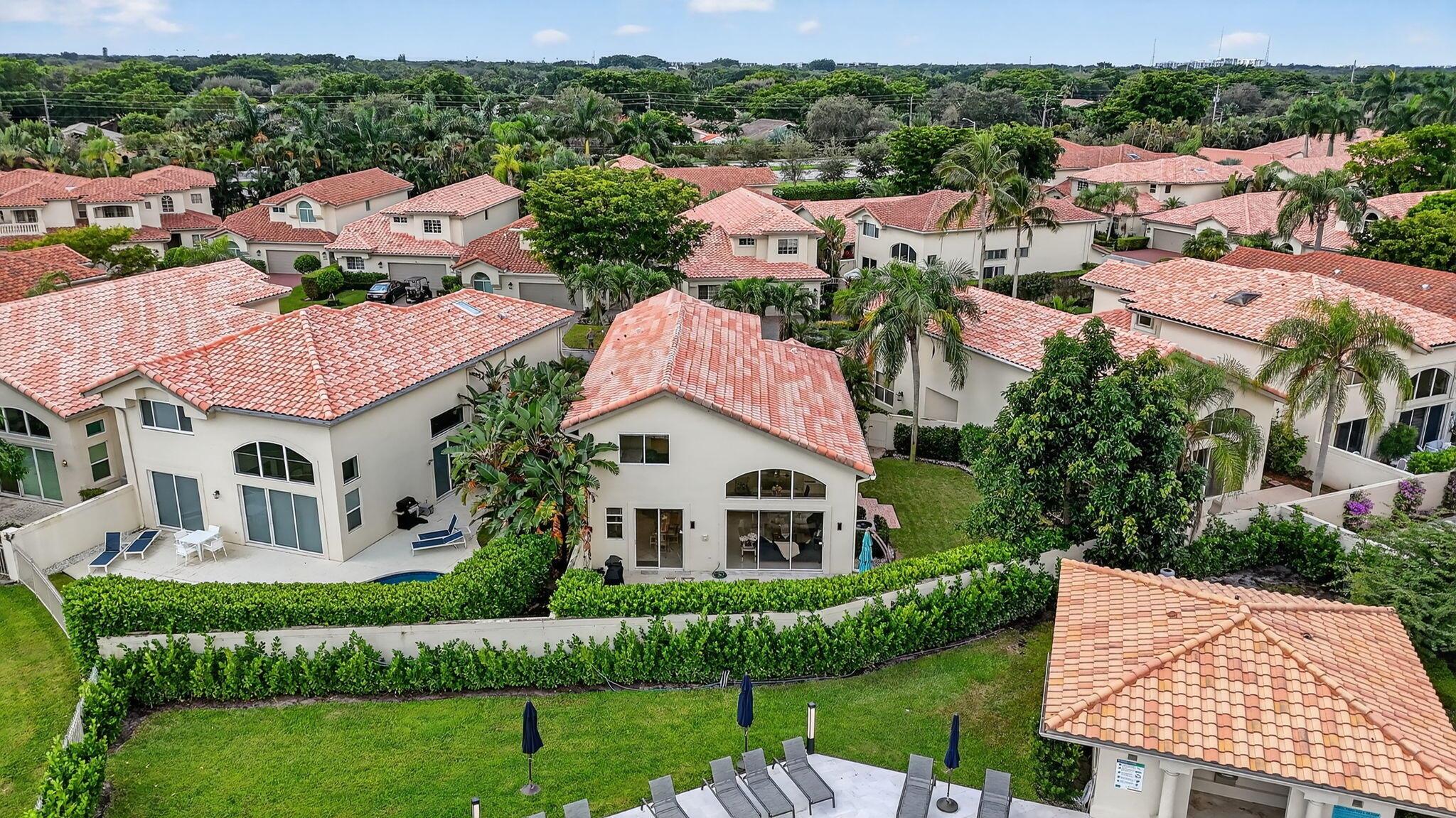 LAUREL POINTE - Residential