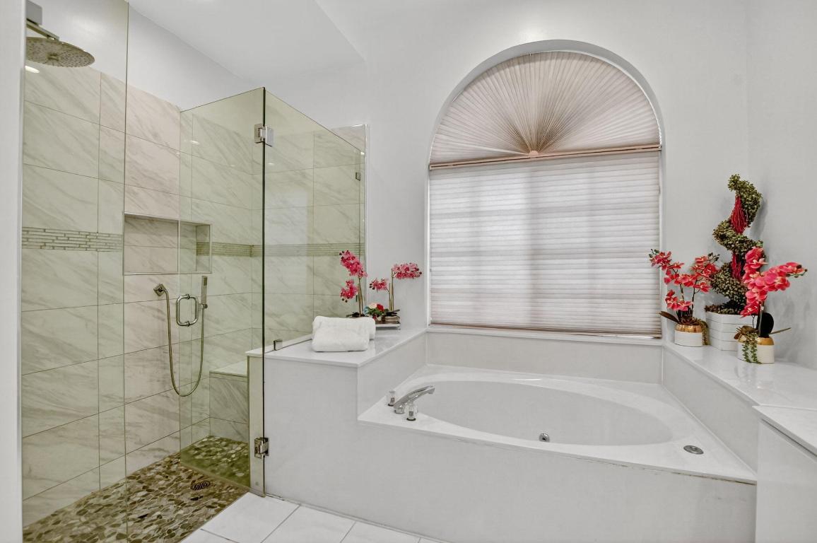 LAUREL POINTE - Residential