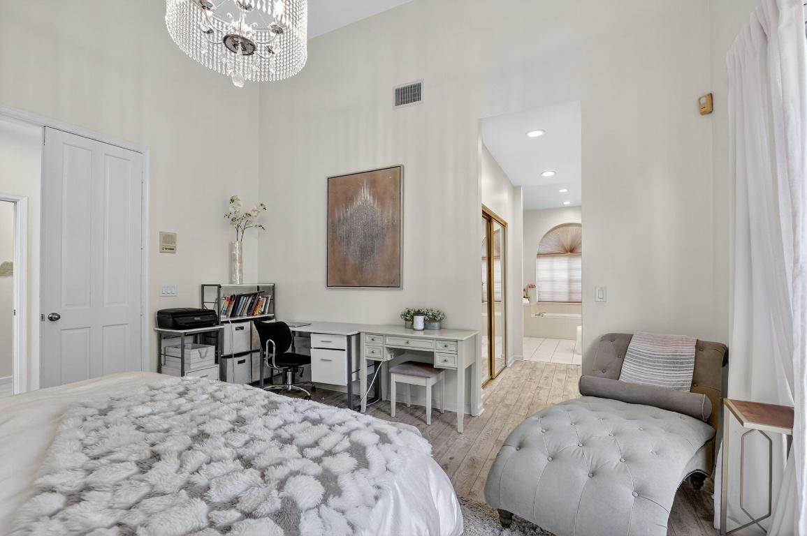 LAUREL POINTE - Residential