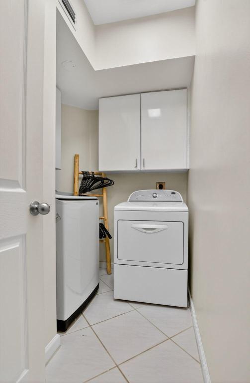 LAUREL POINTE - Residential