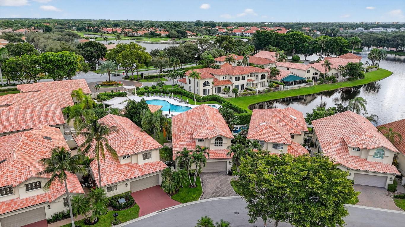 LAUREL POINTE - Residential