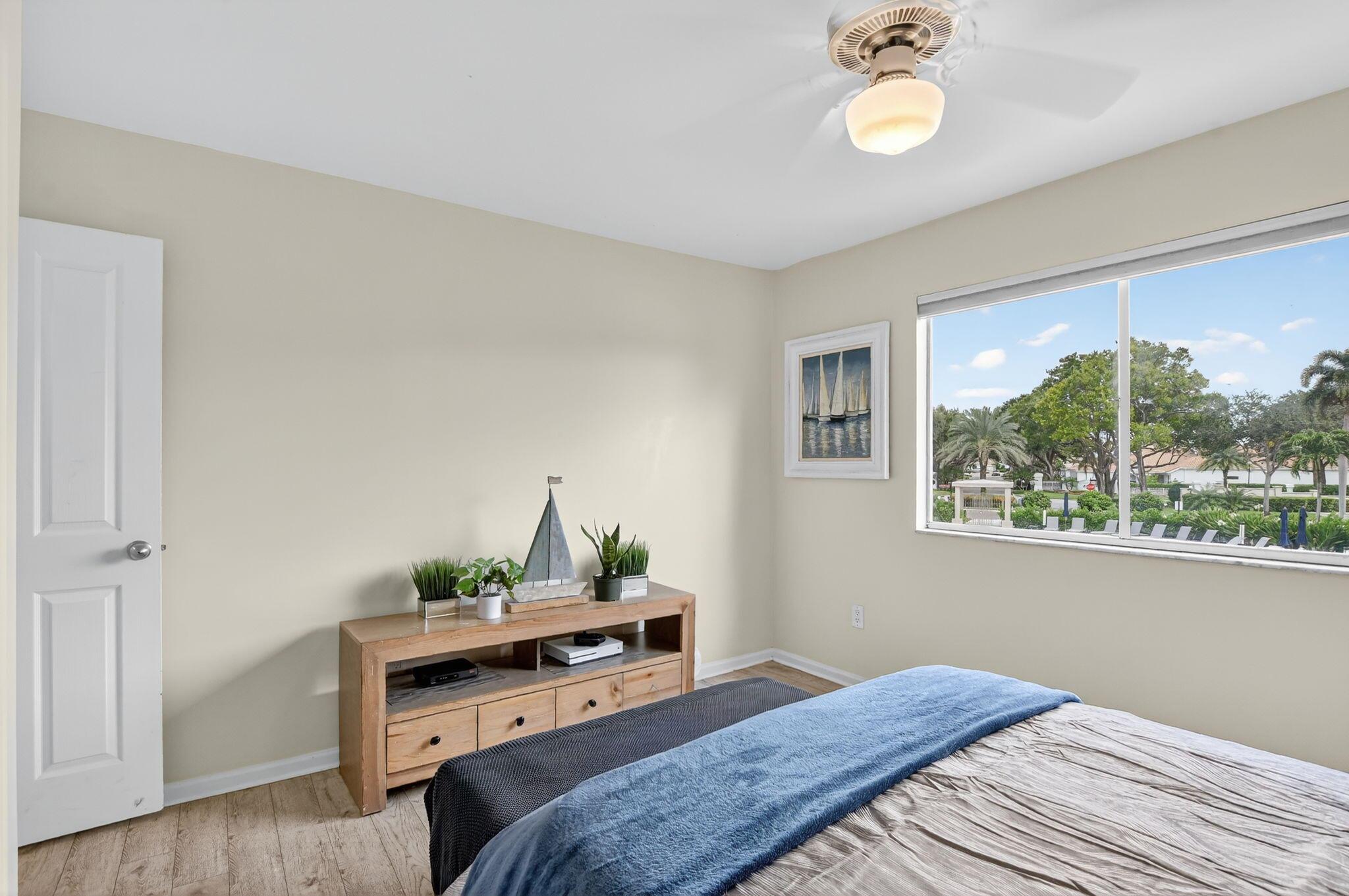 LAUREL POINTE - Residential