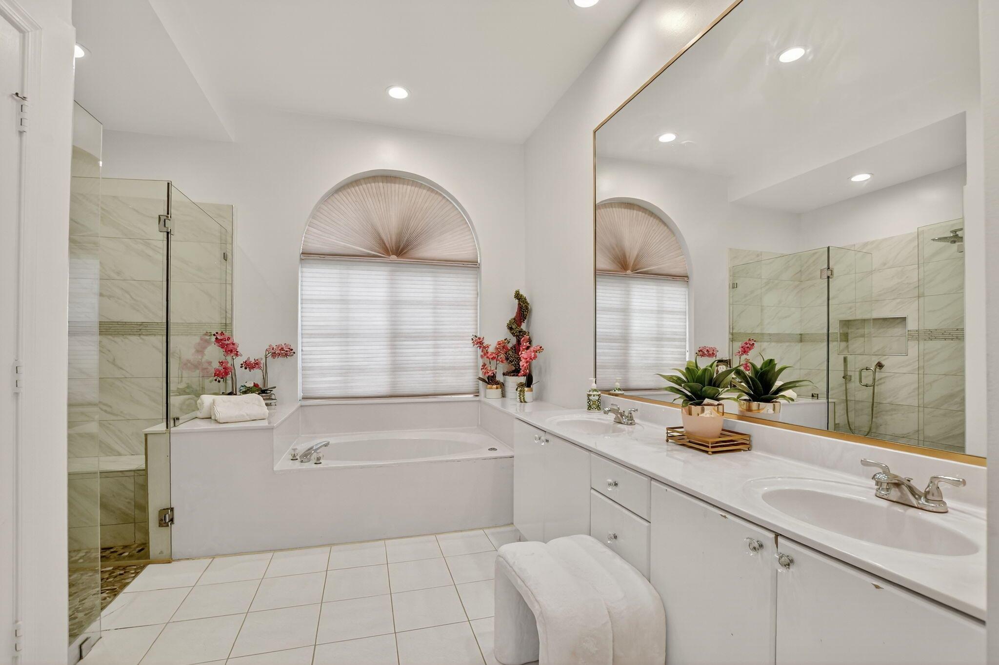 LAUREL POINTE - Residential