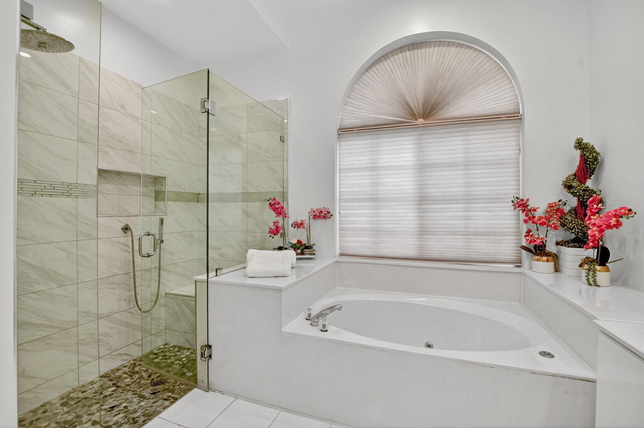 LAUREL POINTE - Residential