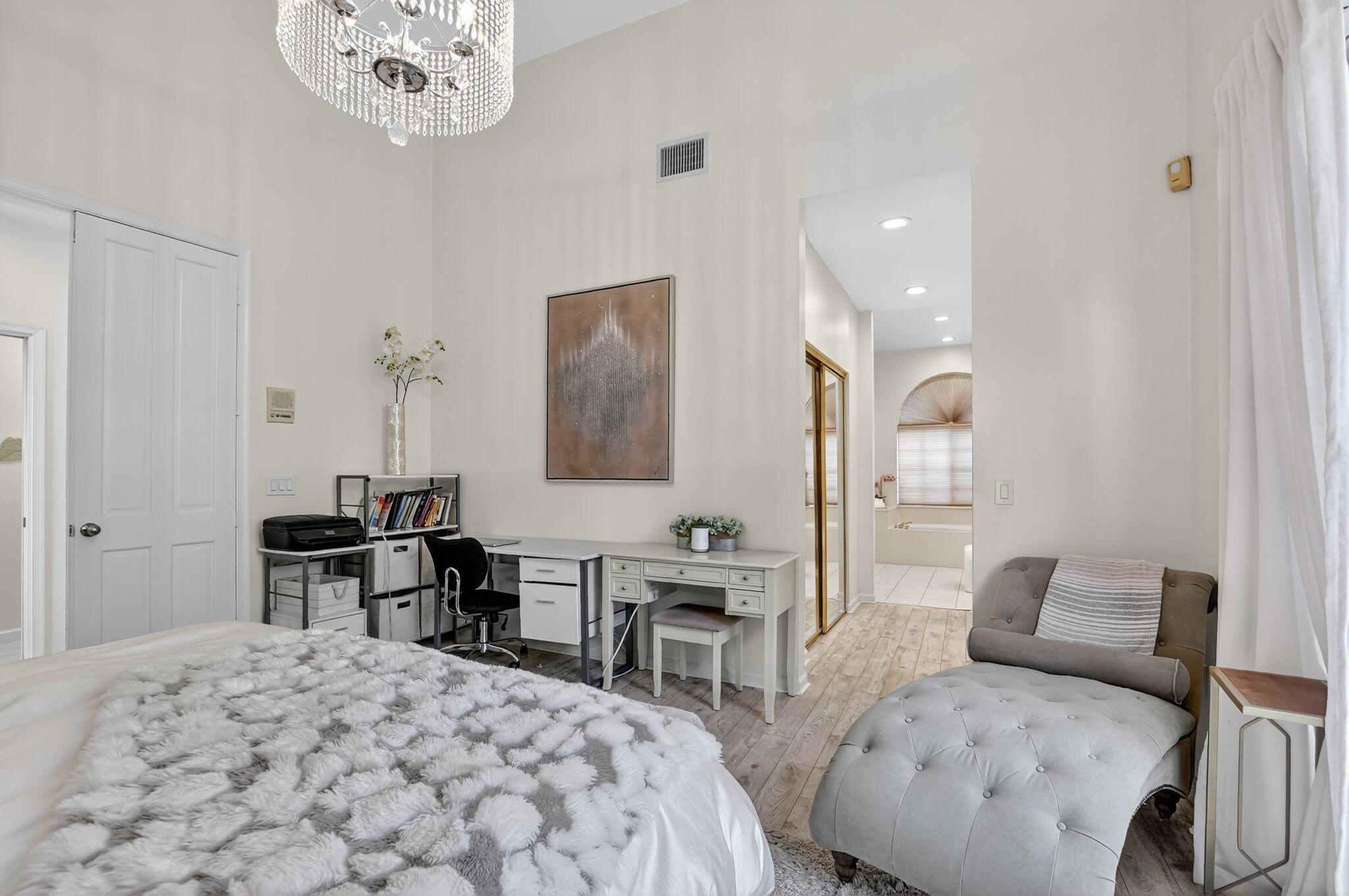 LAUREL POINTE - Residential