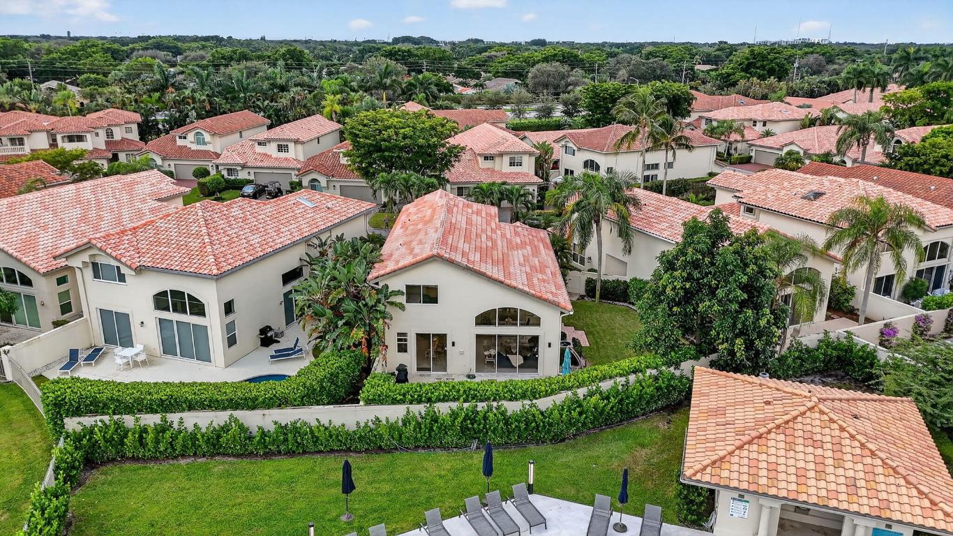 LAUREL POINTE - Residential