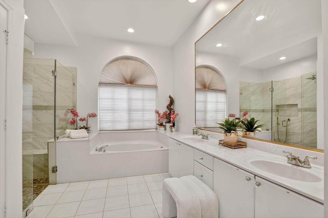 LAUREL POINTE - Residential