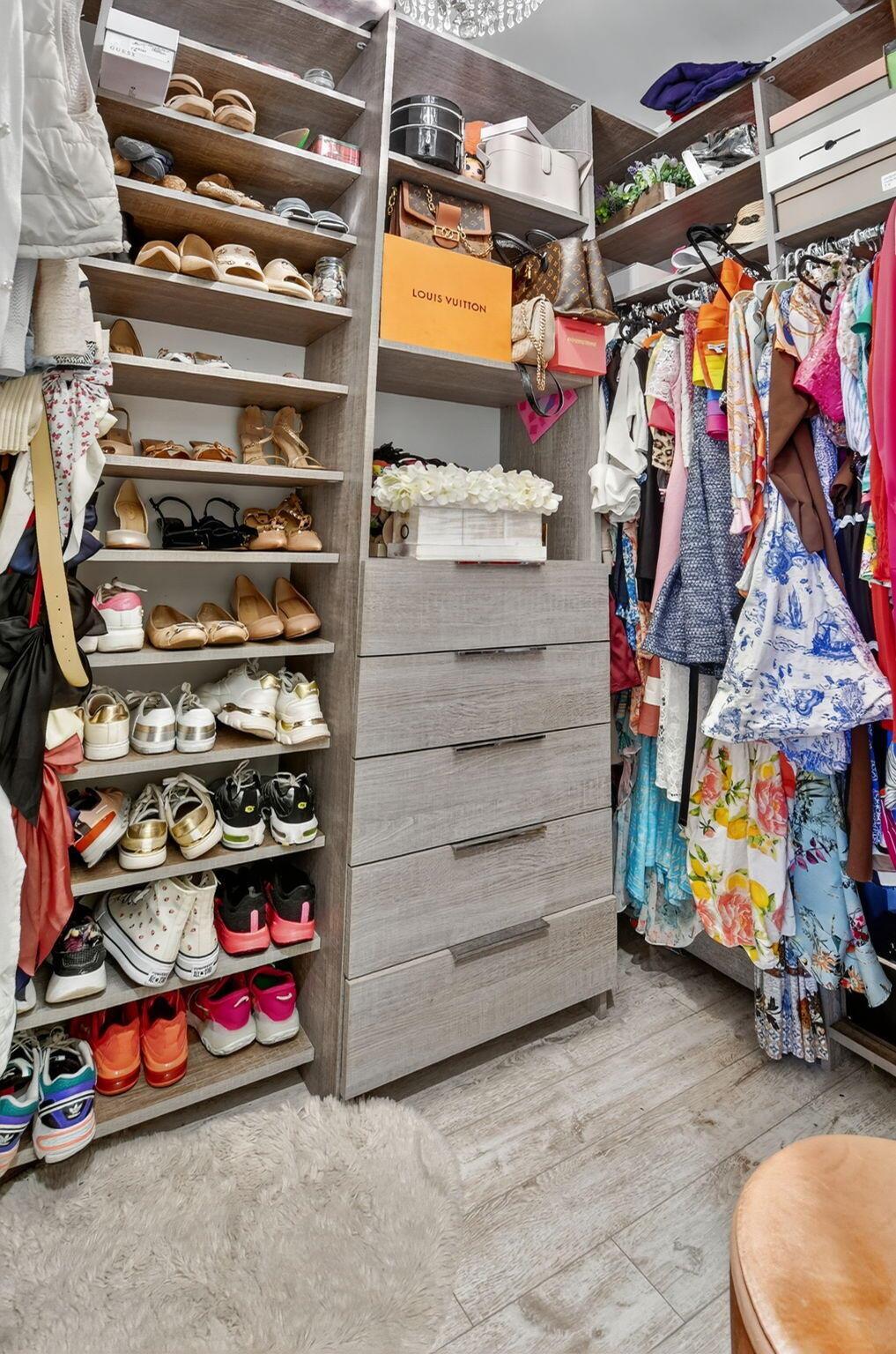 LAUREL POINTE - Residential