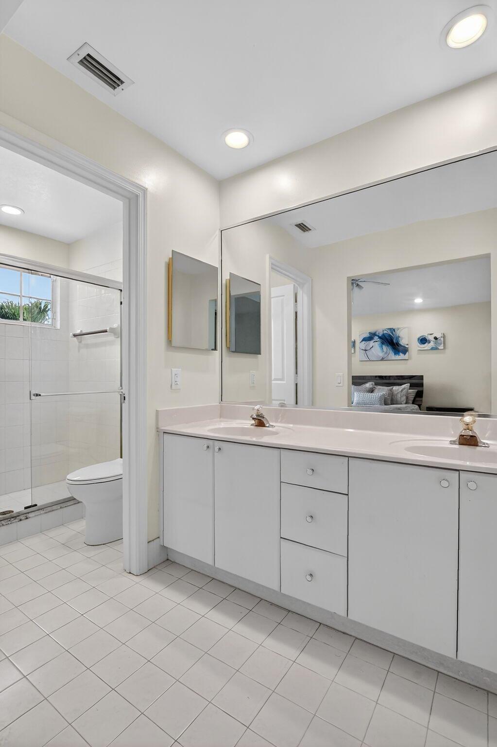 LAUREL POINTE - Residential