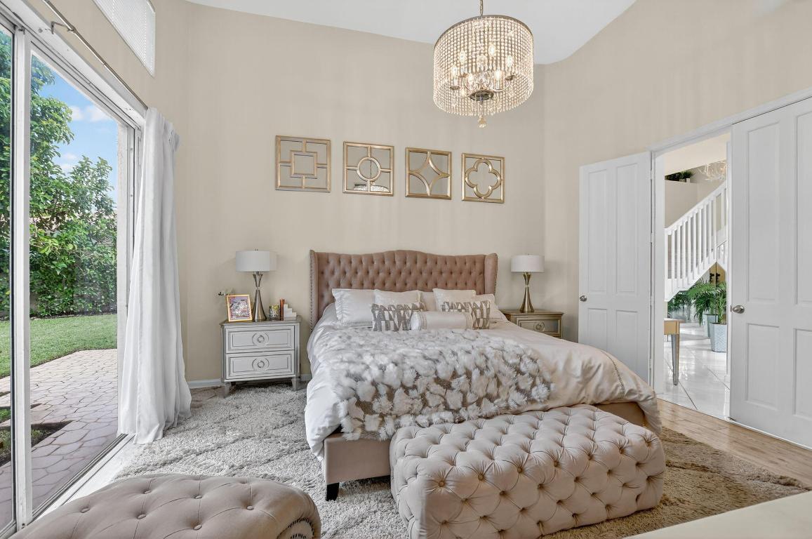 LAUREL POINTE - Residential