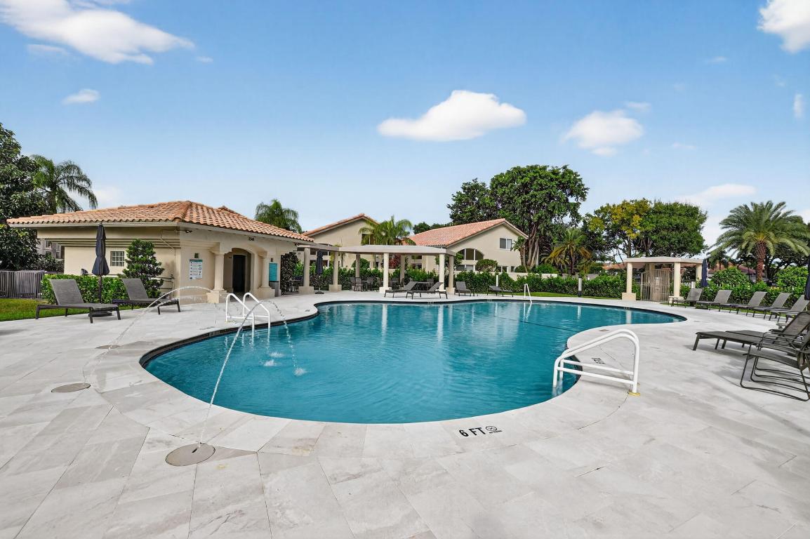 LAUREL POINTE - Residential