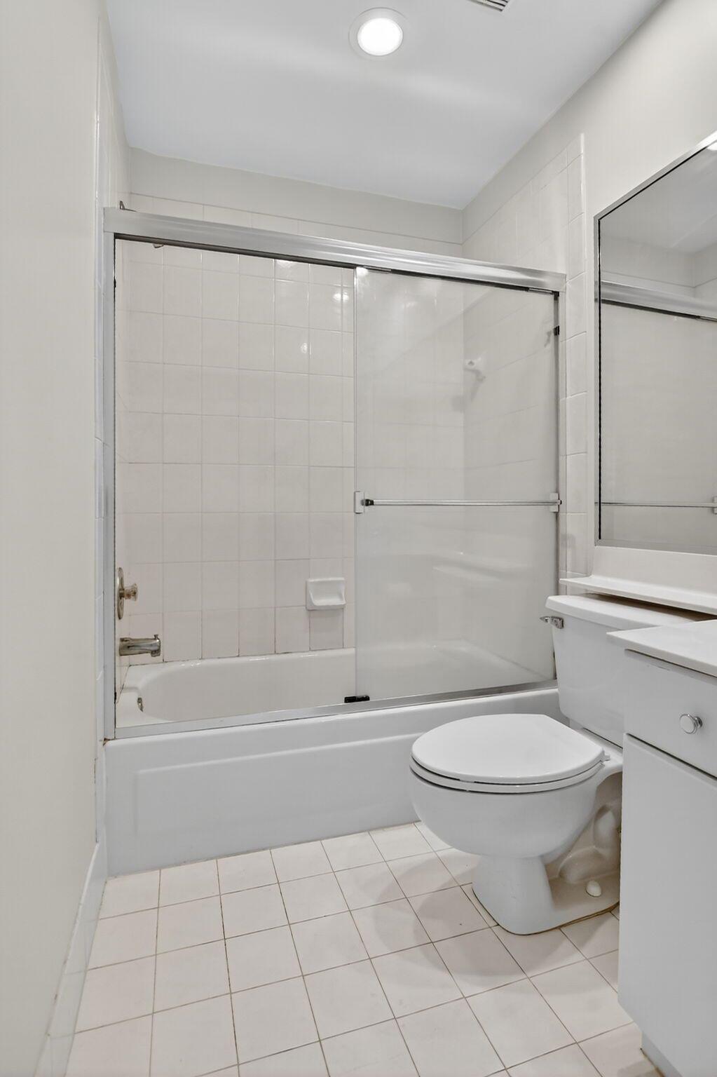 LAUREL POINTE - Residential