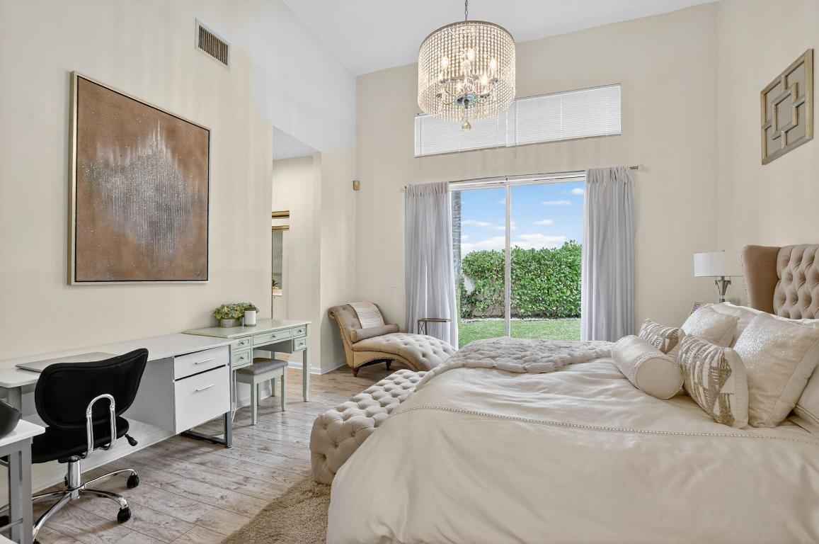 LAUREL POINTE - Residential