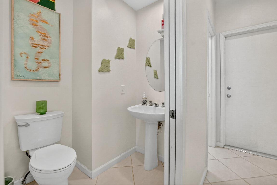 LAUREL POINTE - Residential