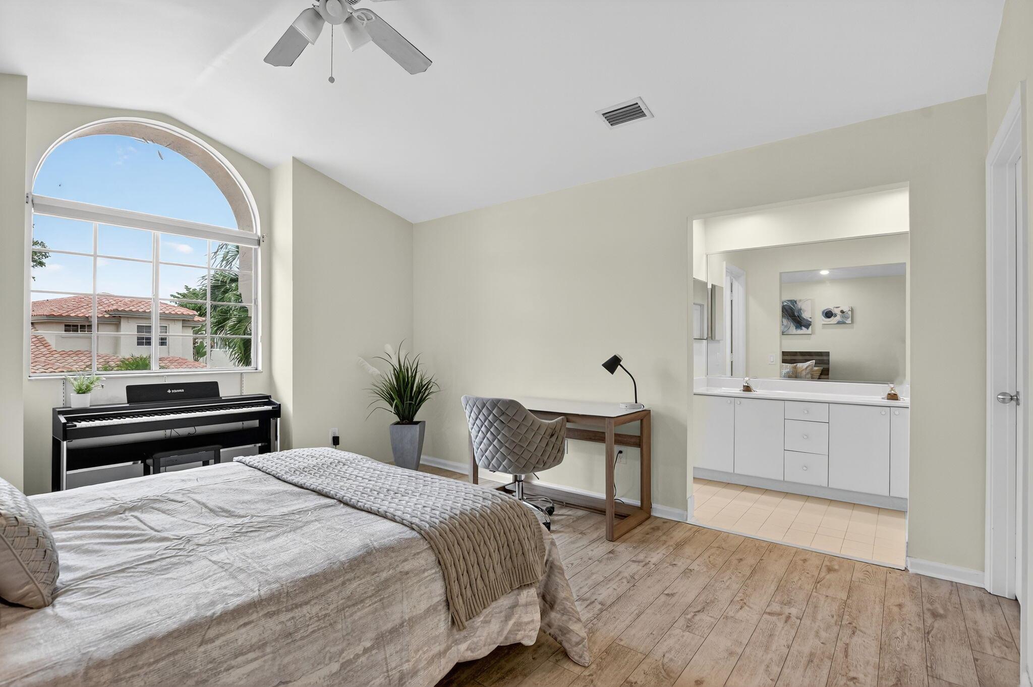 LAUREL POINTE - Residential