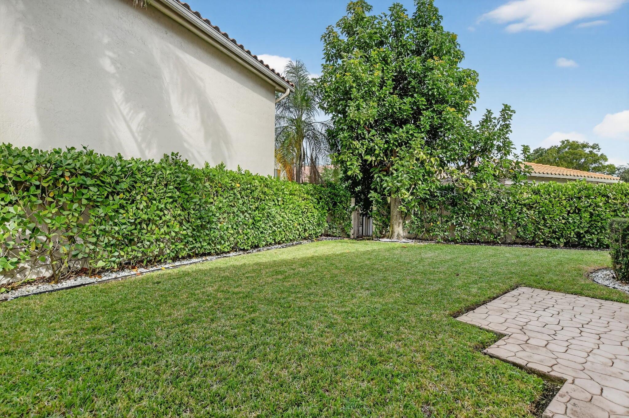 LAUREL POINTE - Residential