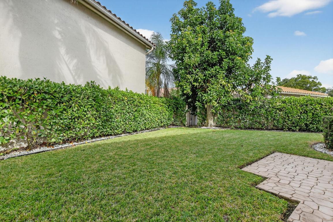 LAUREL POINTE - Residential