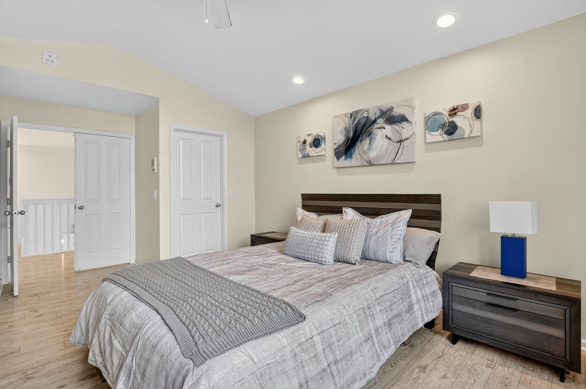 LAUREL POINTE - Residential