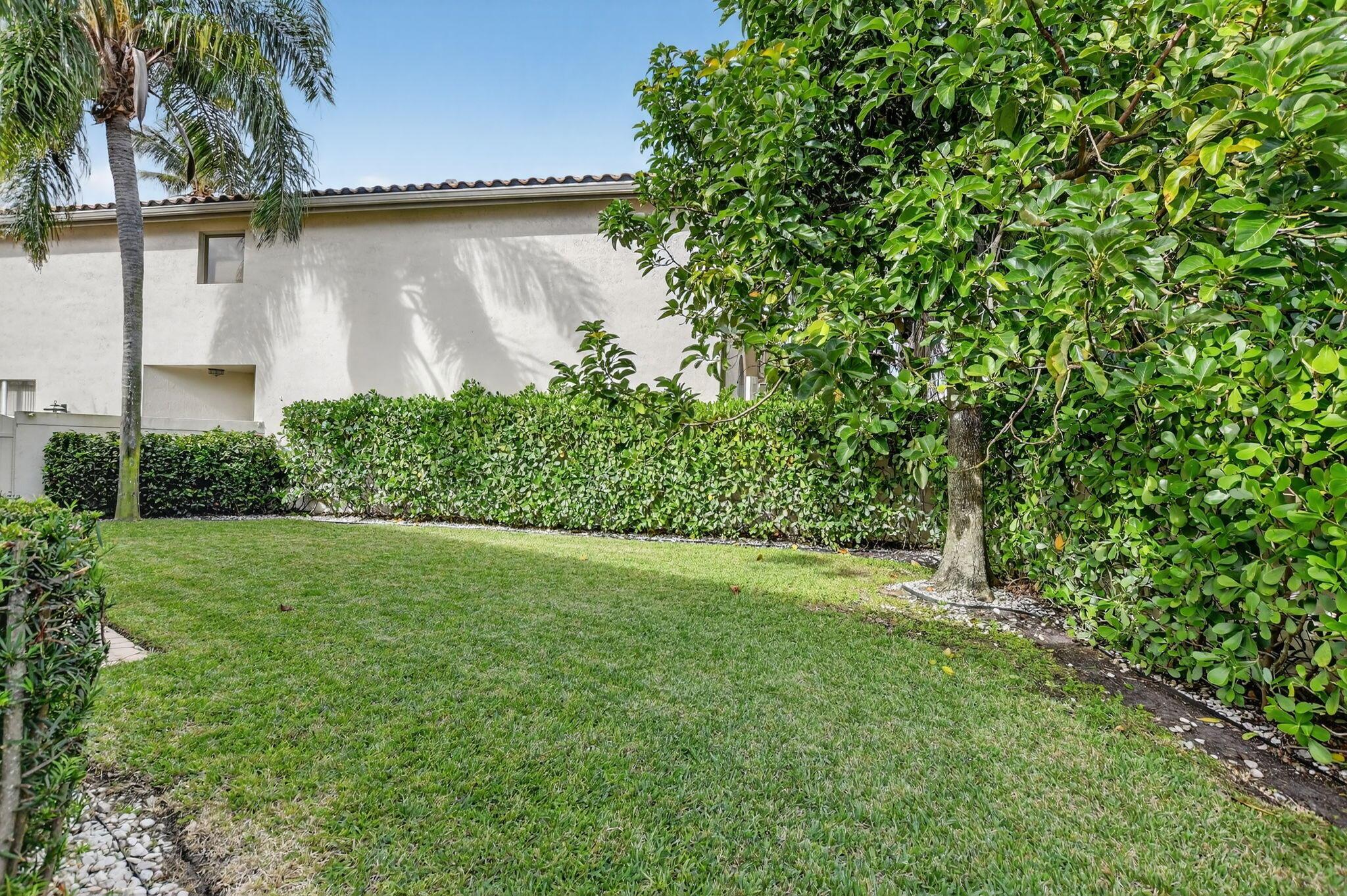 LAUREL POINTE - Residential