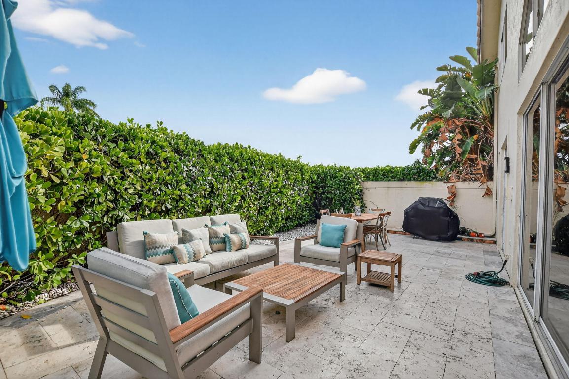 LAUREL POINTE - Residential