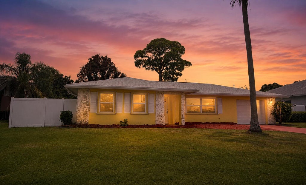 Photo of 772 SE Thornhill Drive, Port Saint Lucie, FL 34983 (MLS # R11152279)