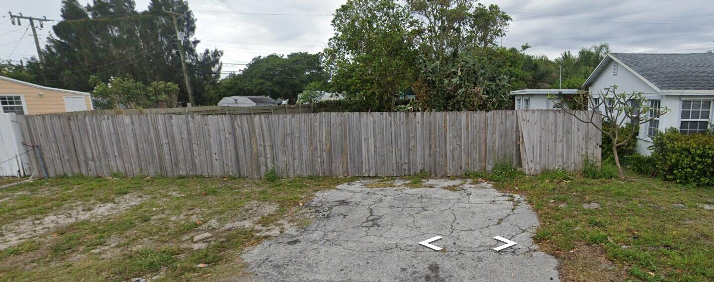 TROPICAL TERRACE - Land