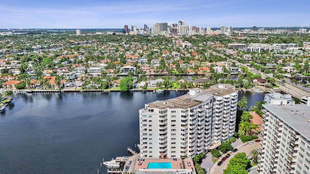 Photo of 333 SUNSET Drive #207, Fort Lauderdale, FL 33301 (MLS # B26087880)