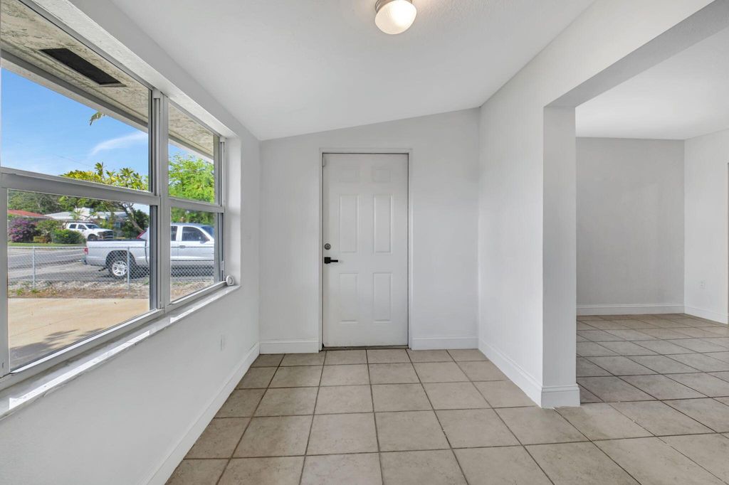 Photo of 1006 SE 3rd Street, Boynton Beach, FL 33435 (MLS # R11045817)