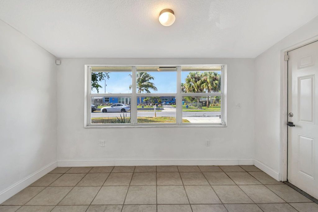 Photo of 1006 SE 3rd Street, Boynton Beach, FL 33435 (MLS # R11045817)